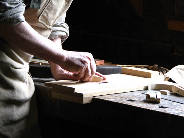 Nuestro equipo de profesionales cuenta  con muchos años de contrastada <strong>experiencia</strong> en el sector de la <strong>carpintería de madera en Forallac</strong>.